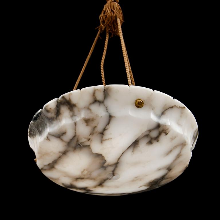TAKAMPEL, alabaster, 1900-talets första hälft. Höjd ca 85 cm.