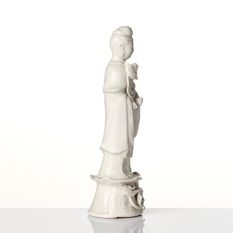 A blanc de Chine figure of a Guanyin, late Qing dynasty, 19th century.