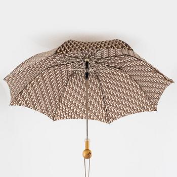 Christian Dior, väska och paraply.