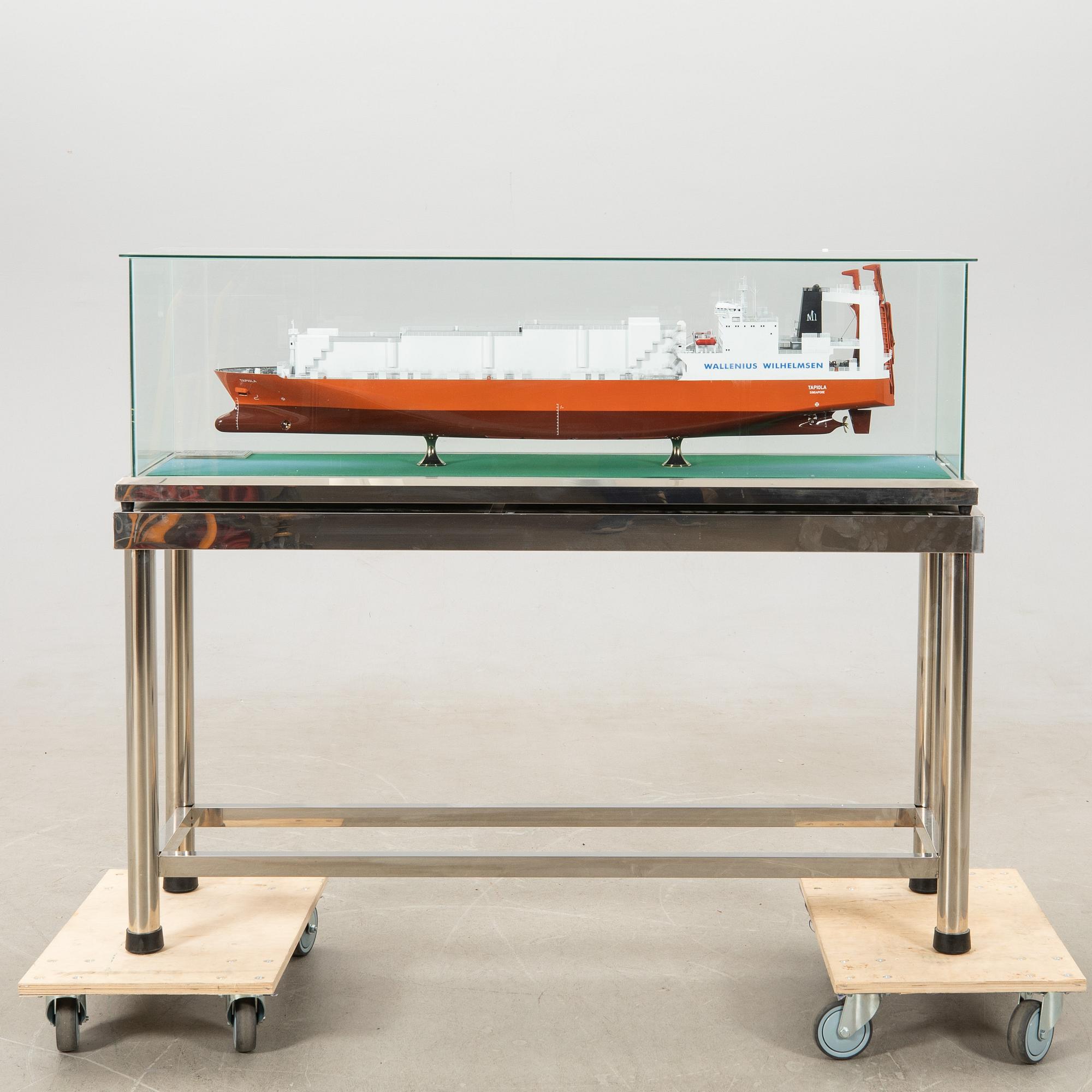 Ship model, "M/V Tapiola" Singapore, Mitsubishi Heavy Industries 1978/2004.