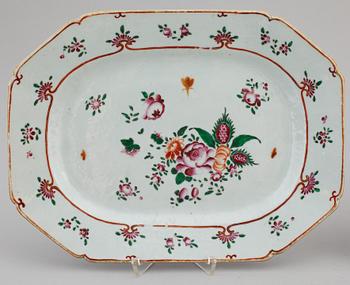 A pair of famille rose serving dishes, Qing dynasty, Qianlong (1736-95).