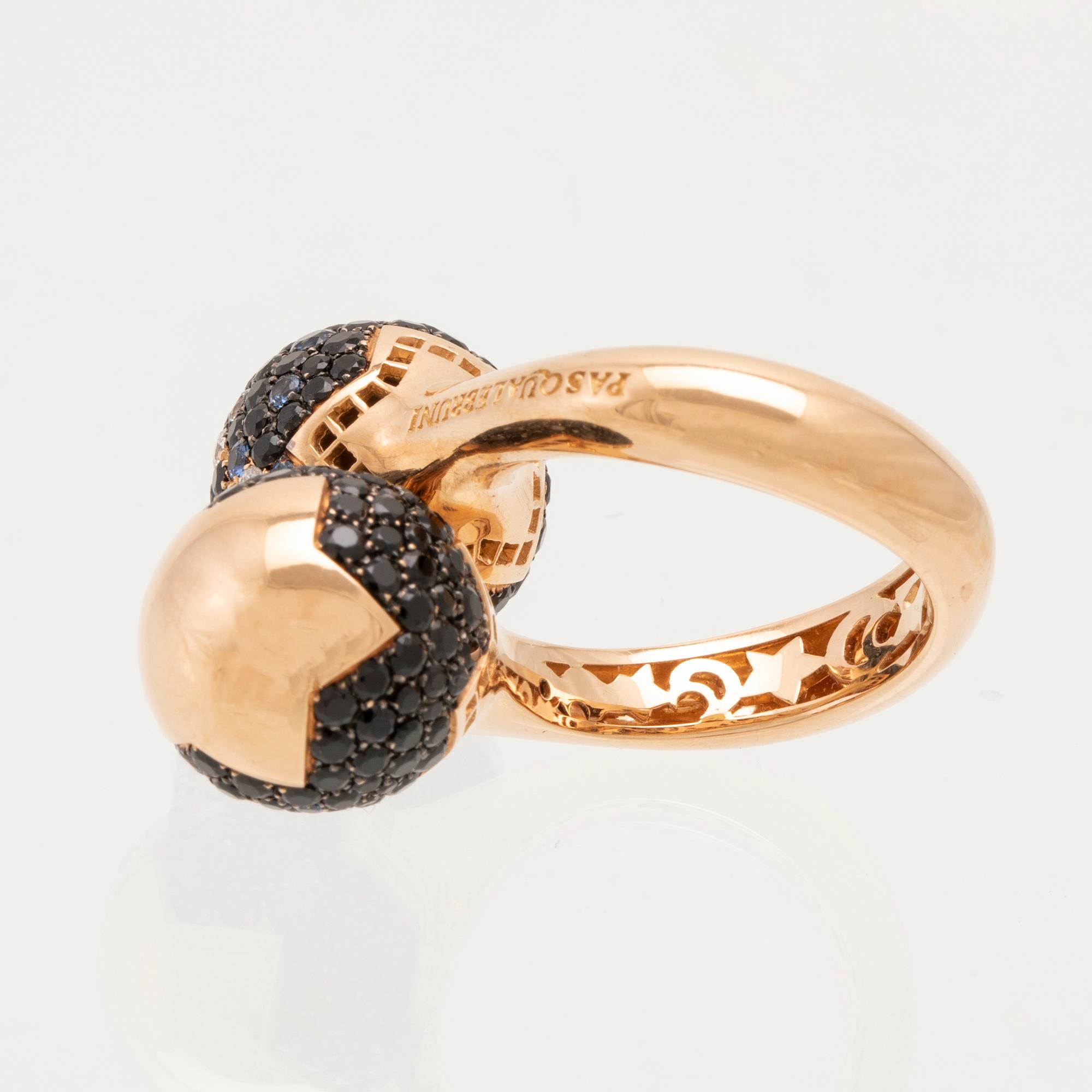 Pasquale Bruni, Ring/Cocktail Ring in 18K Gold with Round Brilliant Cut Diamonds and Sapphires, Milan Italy.
