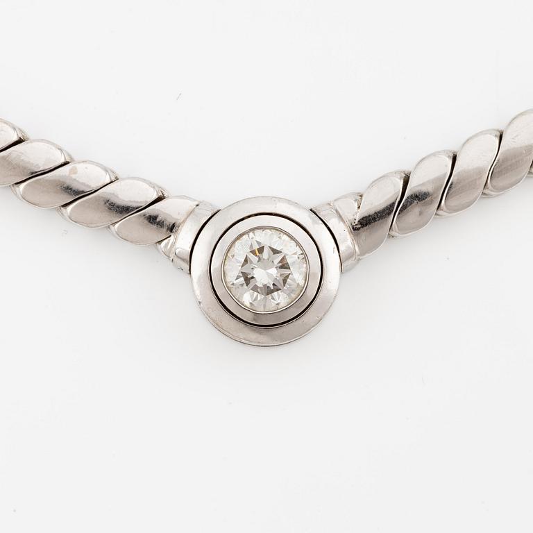 An 18K white gold necklace set with a round brilliant-cut diamond.