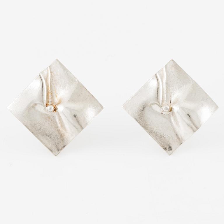 Björn Weckström, ett par örhängen, 'Shields', sterlingsilver, Lapponia 1975.