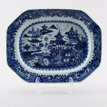 STEKFAT, porslin, Kina, Qianlong 1736-1795.