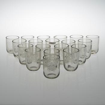 JUOMALASEJA, 19 kpl, malli LH, suunnittelija Tapani Lemminkäinen, valmistaja Nuutajärvi Notsjö 1940-luku.