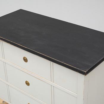 BYRÅ, gustaviansk stil, tidigt 1900-tal.