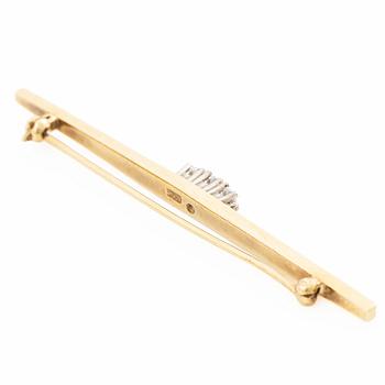 Brooch, 14K gold with old-cut diamonds.