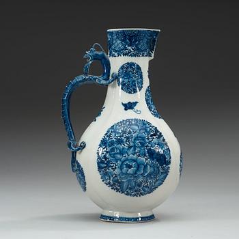 A blue and white ewer, Qing dynasty, Qianlong (1736-95).