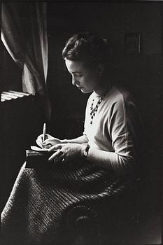 289. Gisèle Freund, "Simone de Beauvoir, Prix de Goncourt Paris 1954".