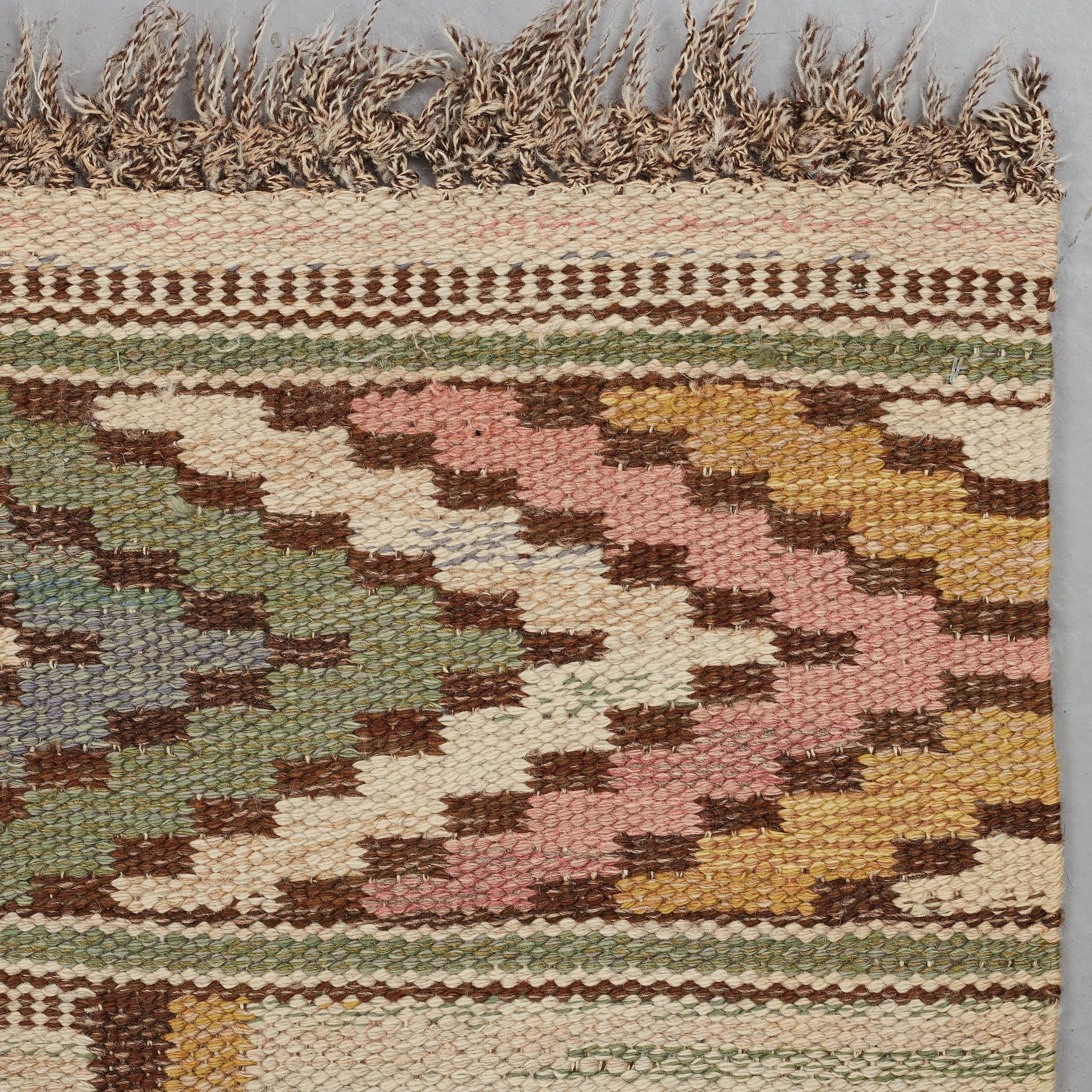 Märta Måås-Fjetterström, A CARPET, "Vit botten", flat weave, ca 352,5 x 271,5 cm, signed MMF.