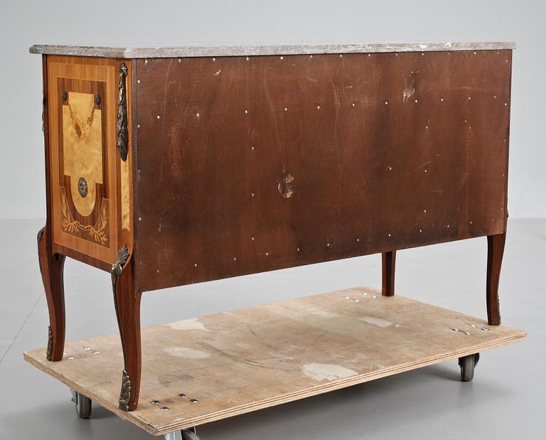 BYRÅ, gustaviansk stil, sk "Hauptkopia", 1900-talets andra hälft.