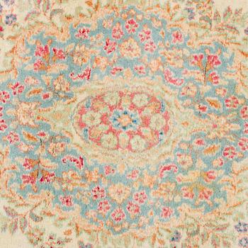 MATTA, old Kirman, ca 372 x 267 cm.