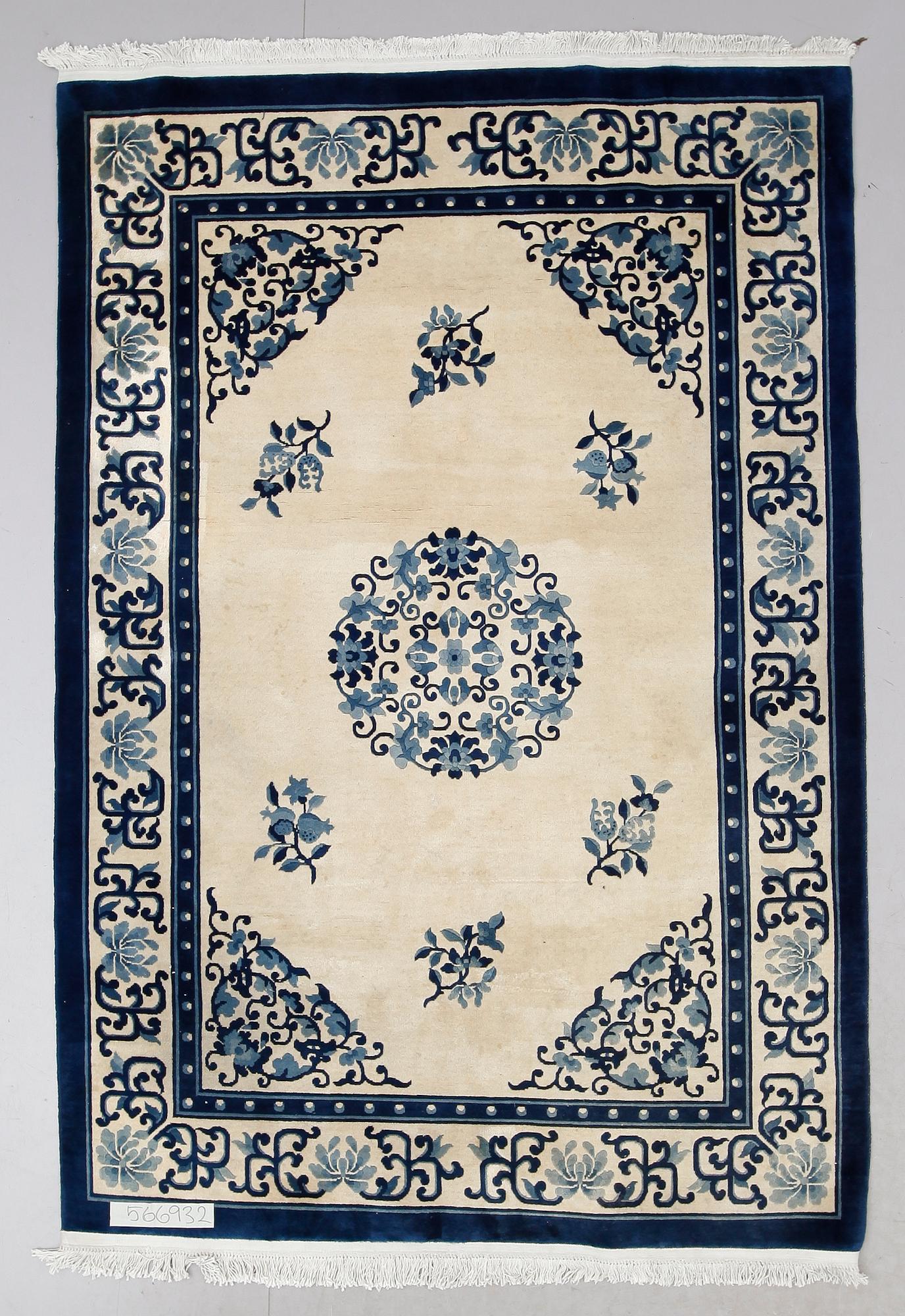 MATTA, Kina. Ca 250 x 170 cm.