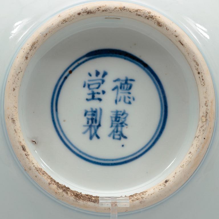 SKÅL, porslin. Qingdynastin, Kangxi (1662-1722).