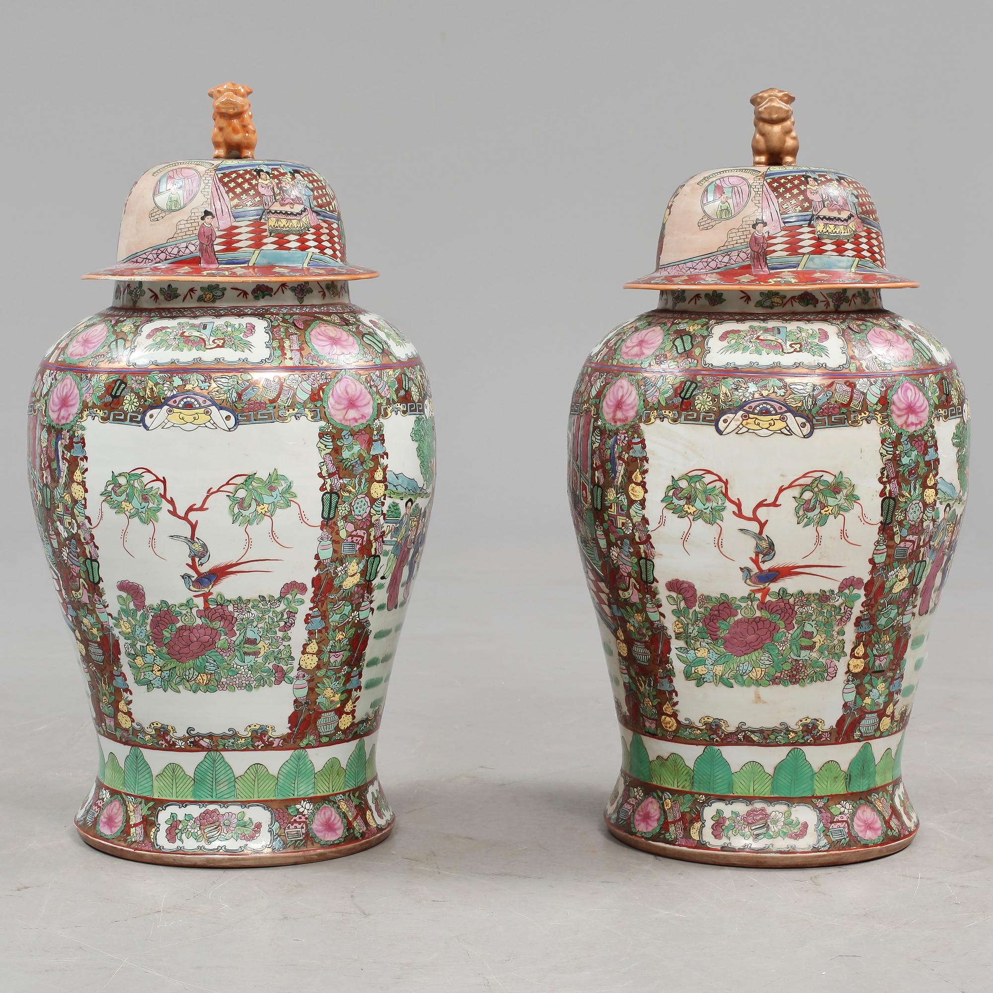 LOCKURNOR, 2 st, porslin, Kina, Kanton, 1900-talets andra hälft.