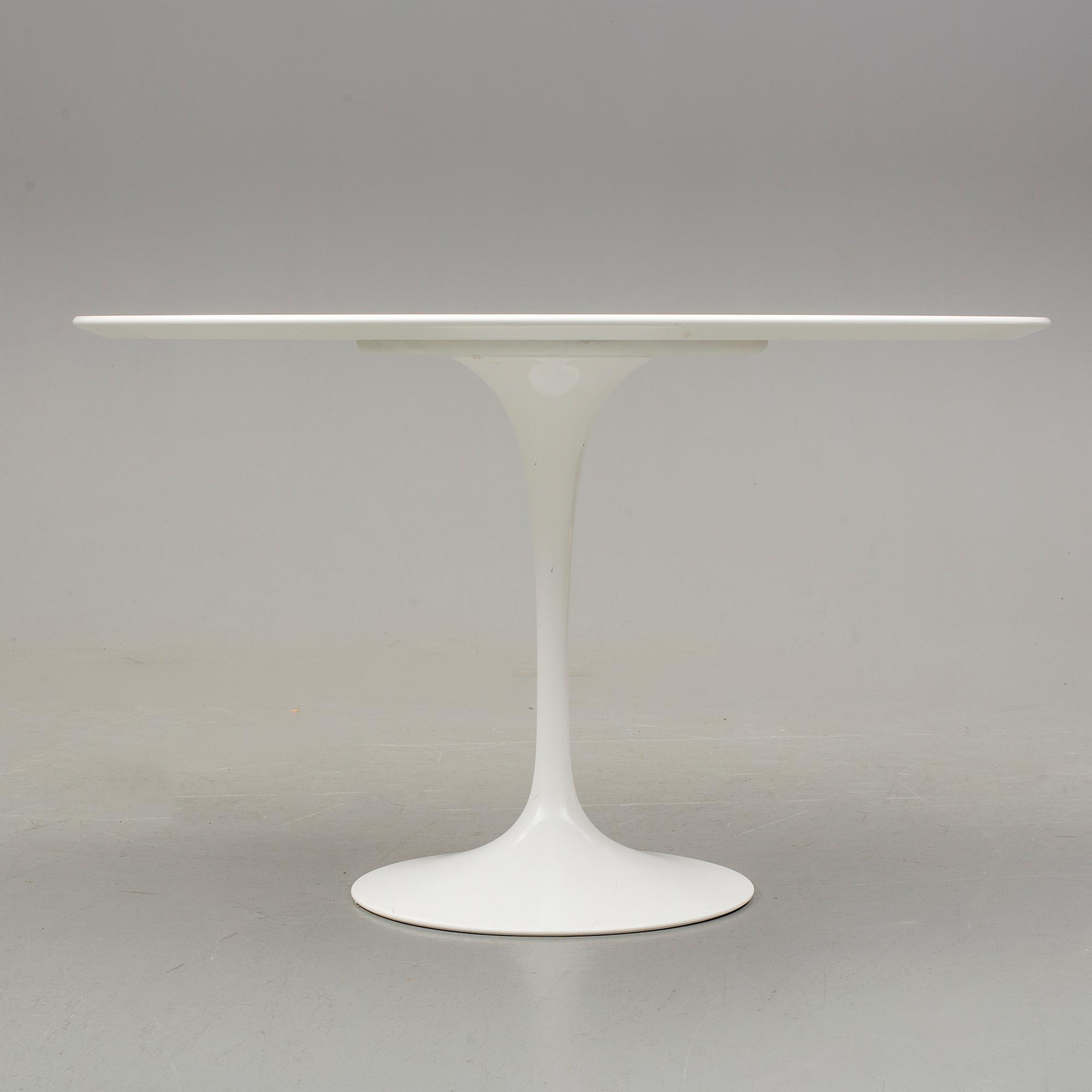 BORD, "Tulip", Eero Saarinen för Knoll International, 2000-tal.