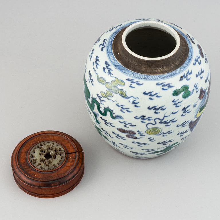 A phenix and dragon jar, Qing dynasty, 18th Century.