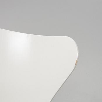 Arne Jacobsen, A set of  8 chairs, "The Seven", Fritz Hansen, Denmark, 1997 and 2005.