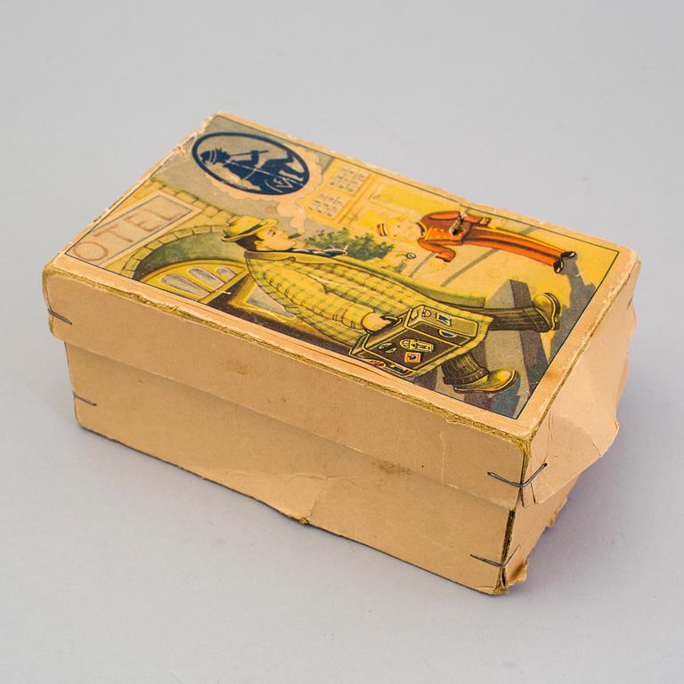 A tinplate Fritz Voith man with suitcase, Germany, 1950s.