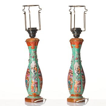 A pair of Chinese porcelain vases made in to lamps, Qing dynasty, circa 1800.