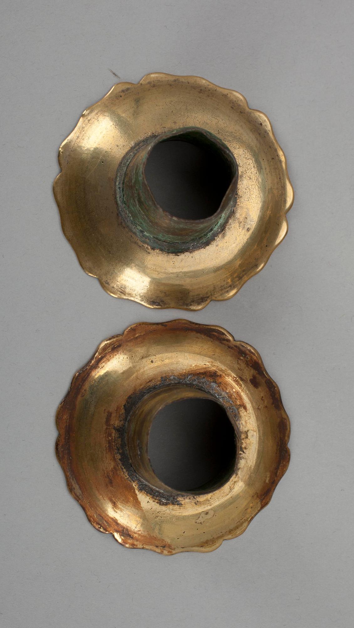 A PAIR OF CANDLESTICKS.