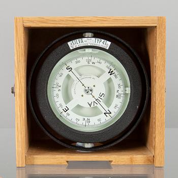 FARTYGSKOMPASS i SCHATULL, Silva Typ 41, AB Bröderna Kjellström, Stockholm, 1900-talets senare hälft.