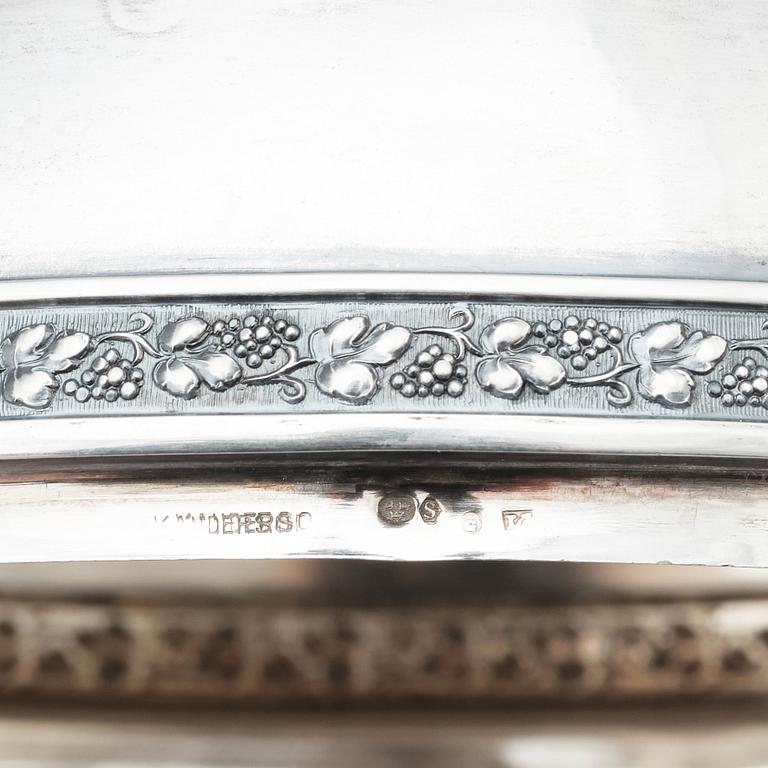 Bägare med lock, silver, svenska importstämplar samt K Anderson, Göteborg 1913.