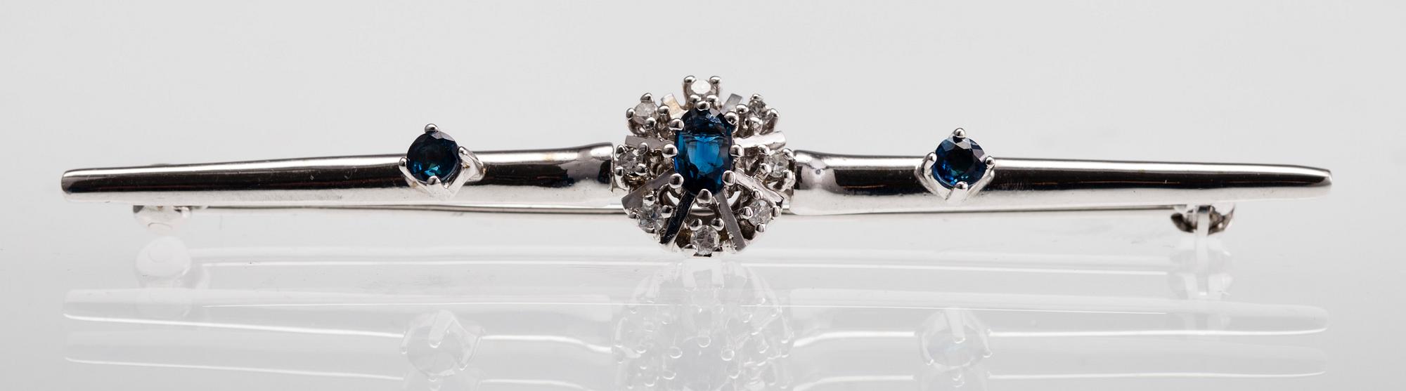 SMYCKESSET, 5 delar, 14K vitguld, diamanter tot. ca 1,20 ct, safirer tot. ca 3 ct. Vikt tot. 27,2 g.