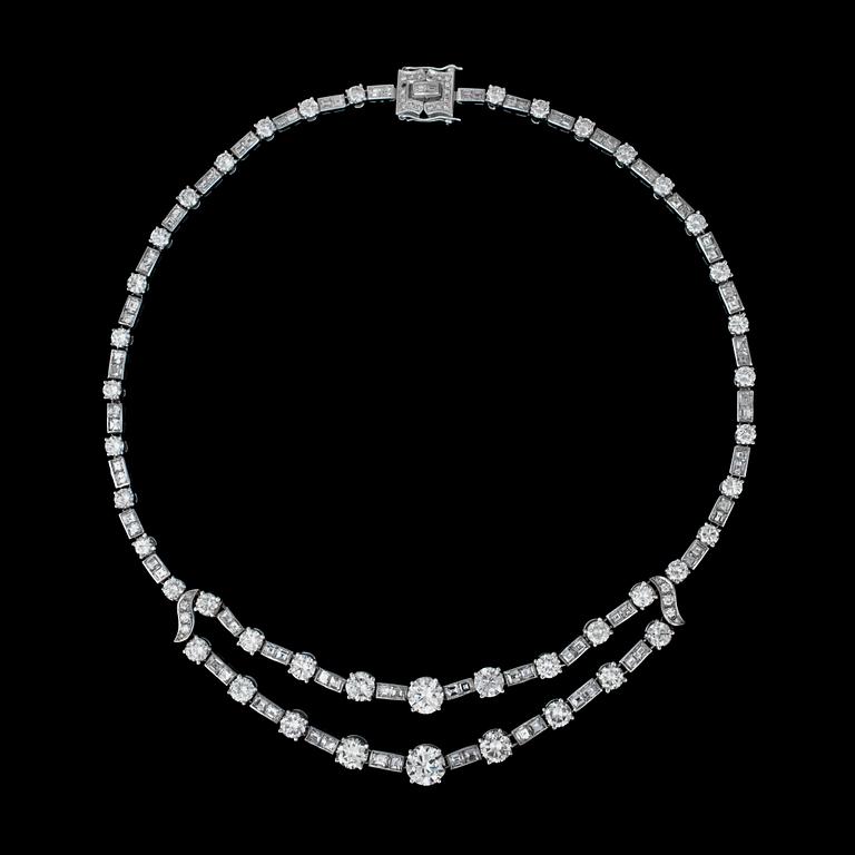 A diamond app. tot. 34 cts necklace. Quality app. H-I/VS quality.