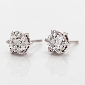 Örhängen, 14K vitguld med briljantslipade diamanter. Medföljande HRD sertifikat.