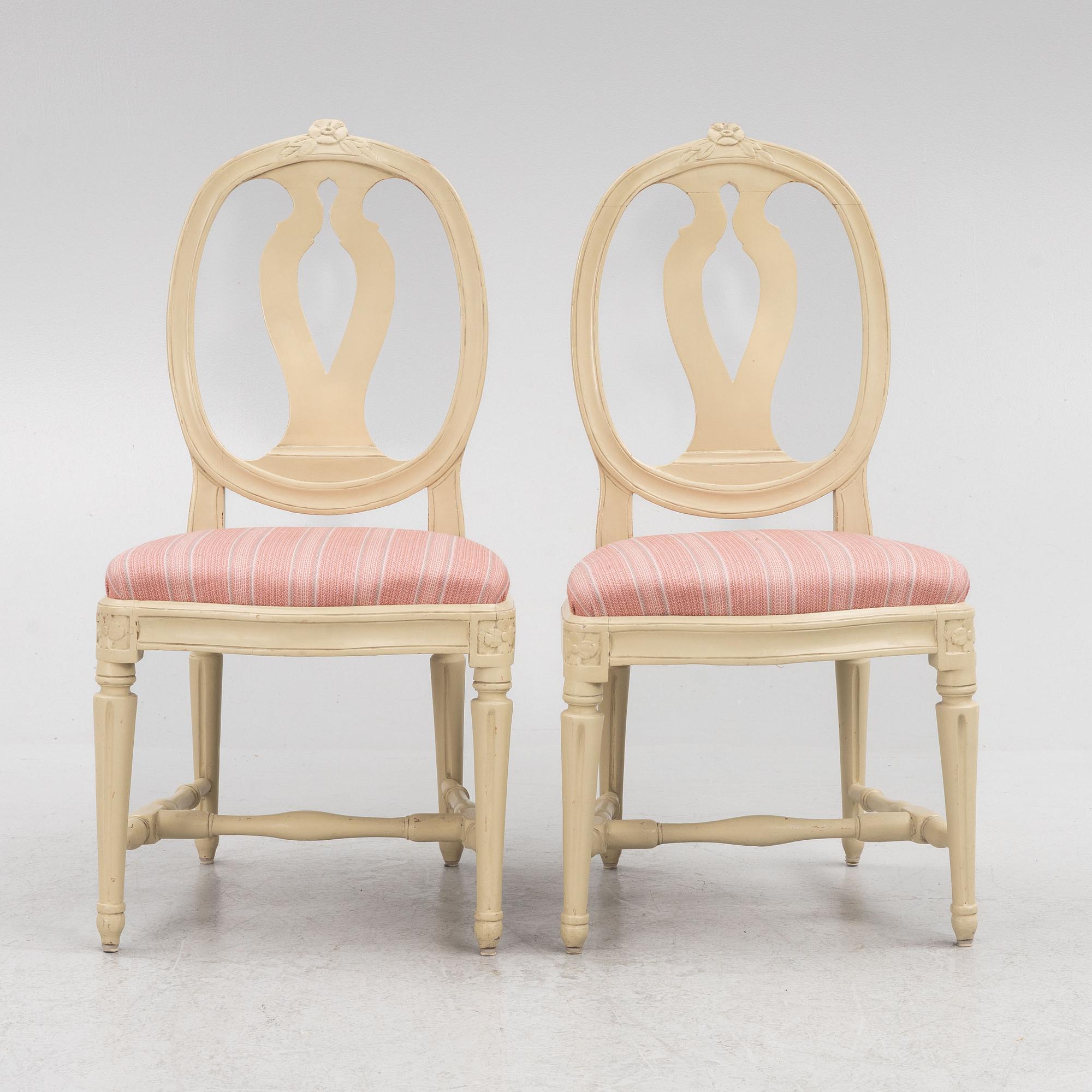 Stolar, ett par, "Svenska modellen", gustavianska Stockholmsarbeten, 1700-talets andra hälft.
