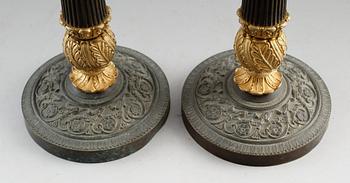 LJUSSTAKAR, 1 par, förgylld brons, empire, 1800-talets första hälft.