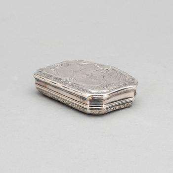 DOSA, silver, Rokoko, 1700-talets mitt. Vikt 103 g.