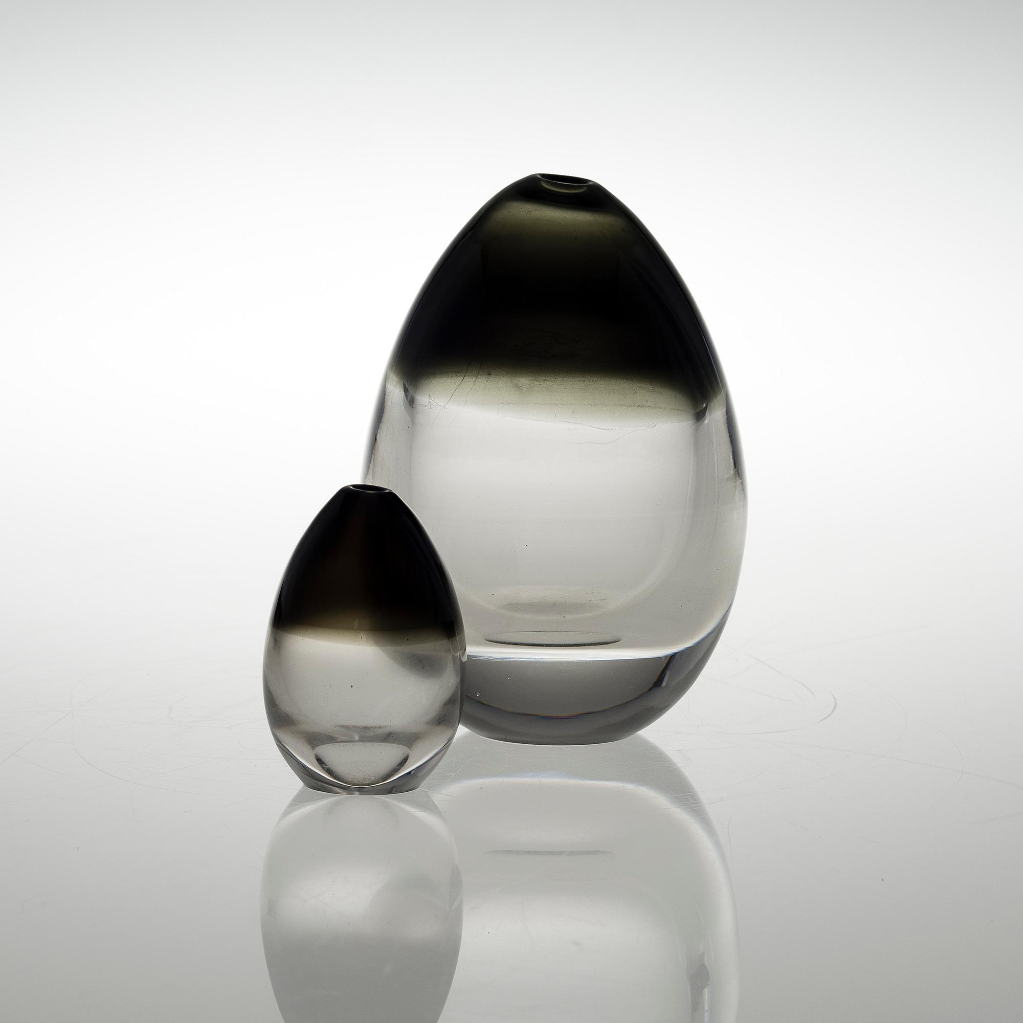 TIMO SARPANEVA, LASIVEISTOS, 2 KPL. Muna.  Sign. Timo Sarpaneva, Iittala 57 ja 58.