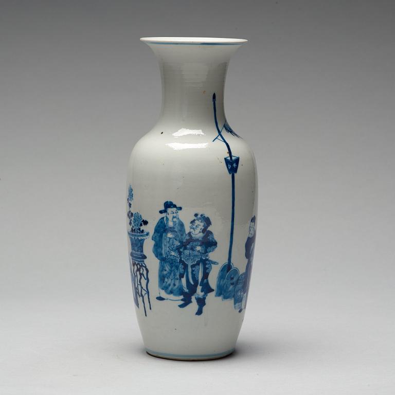 A blue and white vase, Qing dynasty, Guangxu (1875-1908).