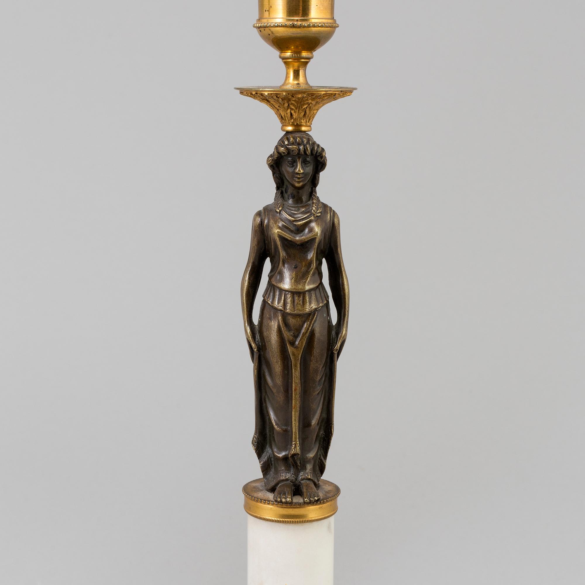 A PAIR OF BRONZE AND MARBLE CANDELABRA, late gustavian style, first half of the 20th century.