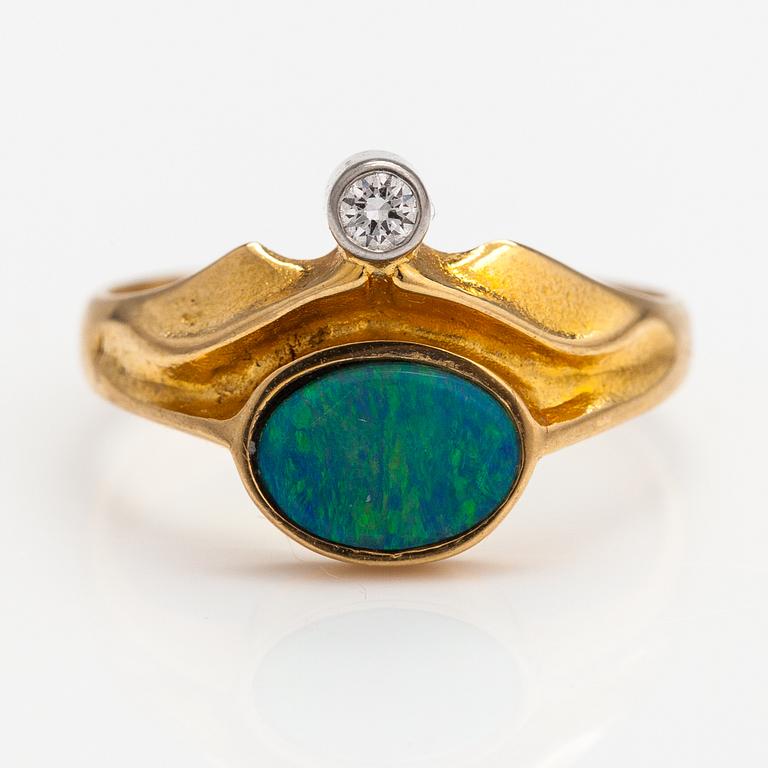 Zoltan Popovits, An 18K gold ring with a opal dublé and a ca. 0.04 ct diamond according to engraving. Lapponia 1981.