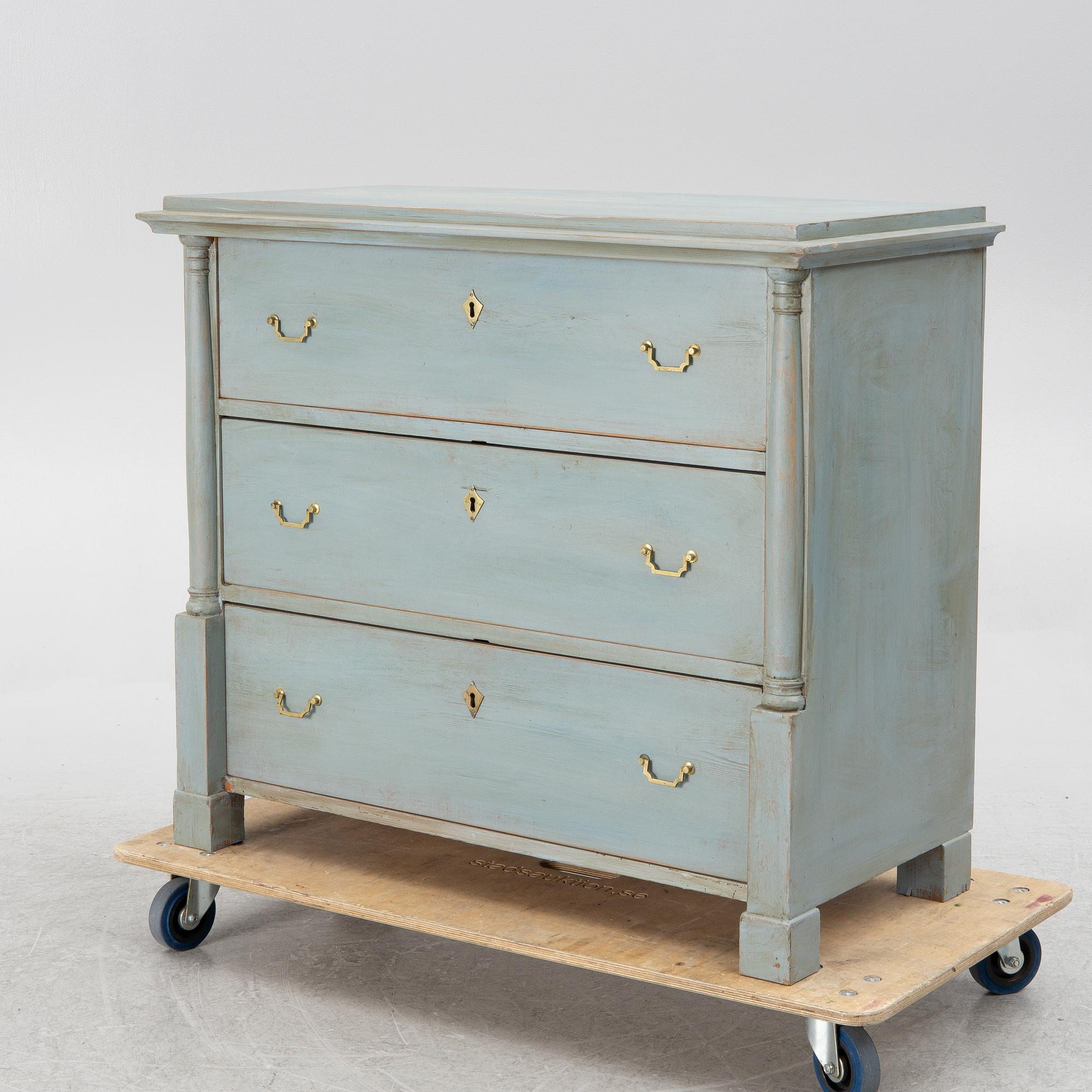 A chest of drawers, late 19th century.
