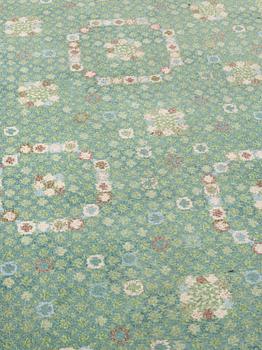 GALLERIMATTA. "Bankrabatten grön". Flossa. 310,5 x 111,5 cm. Signerad AB MMF BN.