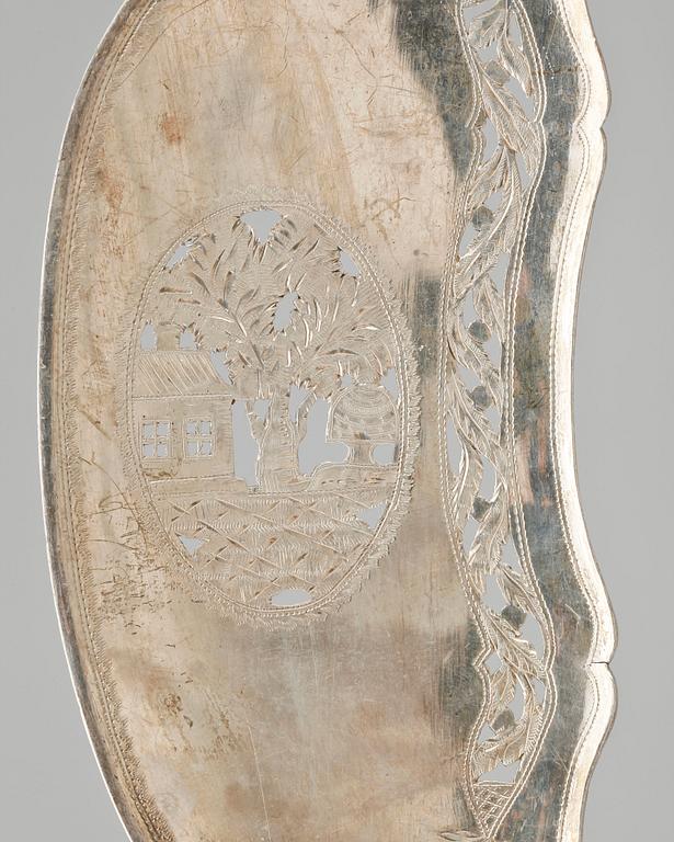 FISKSPADE, silver, Stephan Nöblin, Ystad, 1825. Total vikt ca 110g.