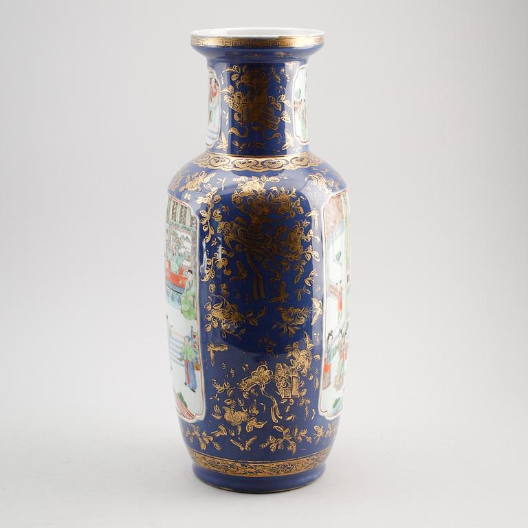 VAS,  porslin. Sen Qingdynasti (1644-1912).