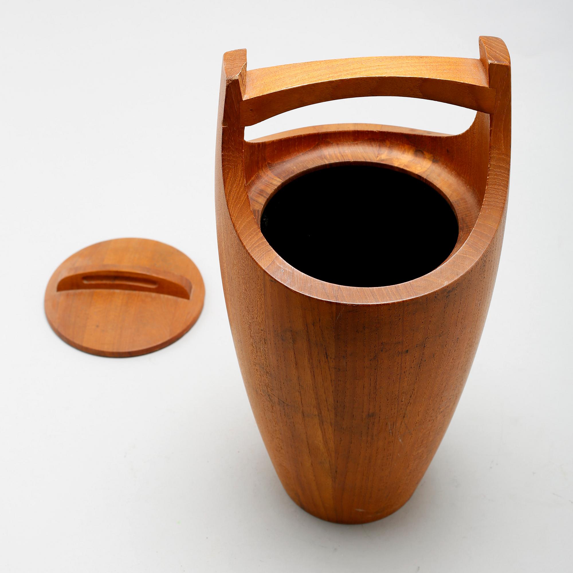A teak ice bucket by Jens H Quistgaard for Dansk Designs, 1950/60s.