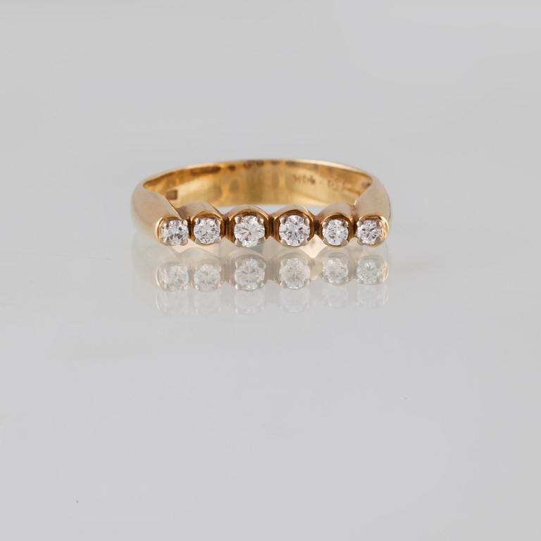 RING, 14K guld med 6 briljantslipade diamanter, utländska stämplar. Vikt 3,4 gram.