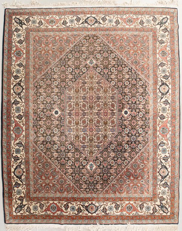 Matta orientalisk semiantik ca 360x294 cm.