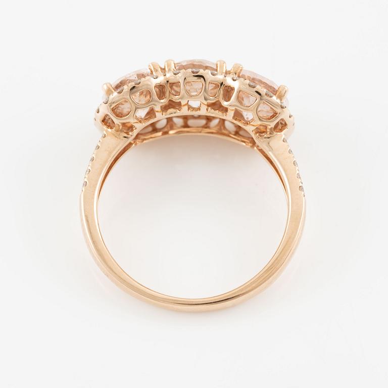 Ring, with oval morganites and brilliant-cut diamonds.