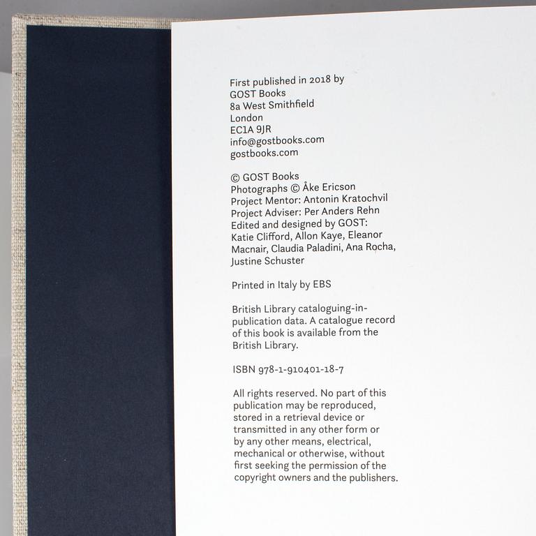 ÅKE ERICSON, limiterad utgåva fotobok samt gelatinsilverfotografi, signerad och numrerad 7/12.