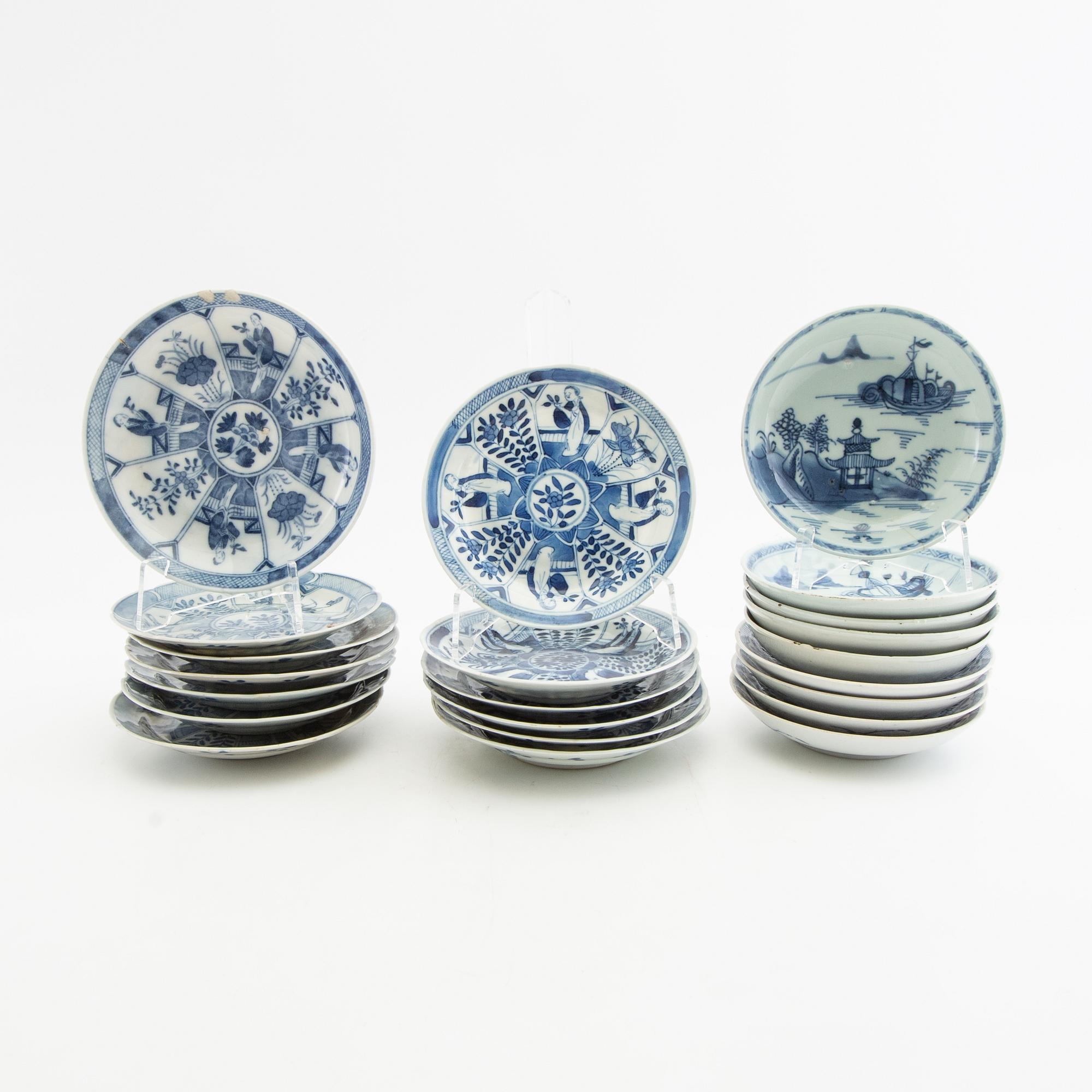 Cups and saucers, 11 + 22 pcs, 17th/18th century, porcelain, China.