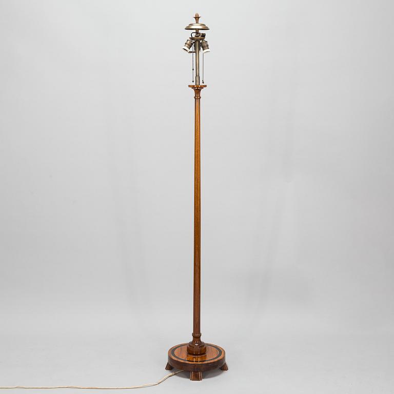 Birger Hahl, golvlampa och stolar, ett par, Finland 1920-30-tal.