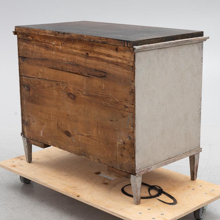 A Gustavian chest of drawers, circa 1800.